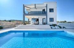 VODICE - Dugoročni najam MODERNA VILA S BAZENOM I PANORAMSKIM POGLEDOM