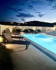 VODICE - MODERNA VILA S BAZENOM I PANORAMSKIM POGLEDOM