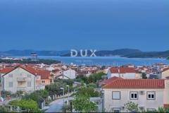 VODICE - MODERNA VILA S BAZENOM I PANORAMSKIM POGLEDOM
