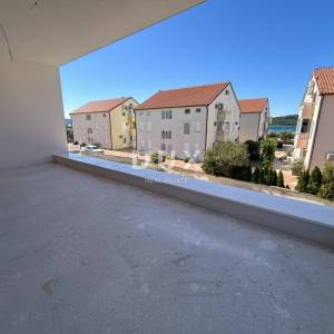 VODICE, SRIMA – Stan s pogledom na more, lift, TOP LOKACIJA!