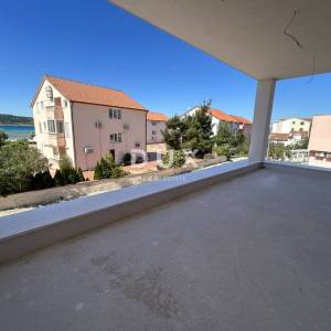 VODICE, SRIMA – Stan s pogledom na more, lift, TOP LOKACIJA!