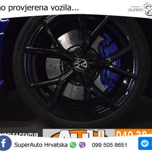 VW Golf VIII 2.0 TSI 4M DSG Black Style 333 KS, PANO+360+GR SJED+ACC+AKROPOVIC