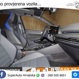 VW Golf VIII 2.0 TSI 4M DSG Black Style 333 KS, PANO+360+GR SJED+ACC+AKROPOVIC