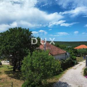 ZADAR, DEBELJAK - Prizemnica s velikom okućnicom!