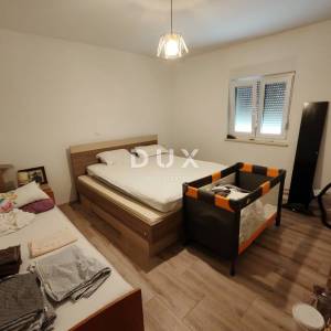ZADAR, DEBELJAK - Prizemnica s velikom okućnicom!