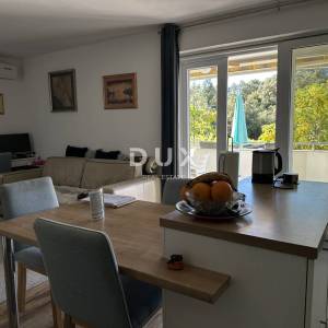 ZADAR, DIKLO – Atraktivan apartman s vrtom i pogledom na more!
