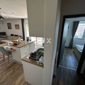ZADAR, DIKLO – Atraktivan apartman s vrtom i pogledom na more!