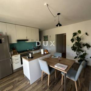 ZADAR, DIKLO – Atraktivan apartman s vrtom i pogledom na more!