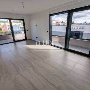 ZADAR, DIKLO - Vrhunski penthouse s pogledom na more samo 50 metara od plaže! S7