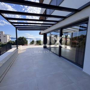 ZADAR, KOŽINO - Kompletno namješten luksuzan stan 100 metara od plaže, s grijanim bazenom i pogledom na more! 4 spavaće! S1...