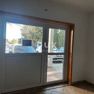 ZADAR, MASLENICA – Poslovni prostor u prizemlju, 140 m², parking, blizina mora