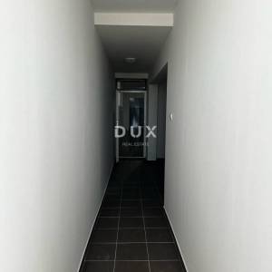 ZADAR, MASLENICA – Poslovni prostor u prizemlju, 140 m², parking, blizina mora