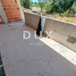ZADAR, POLIČNIK - Prekrasna dvojna vila s bazenom u mirnom okruženju! A1