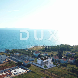 ZADAR, PRIVLAKA - Nevjerojatan Dvoetažni Penthouse s Prostranom Krovnom Terasom 120 Metara od Mora s Očaravajućim Pogledom na M...