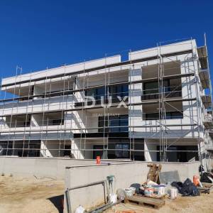 ZADAR, PRIVLAKA - Nevjerojatan Dvoetažni Penthouse s Prostranom Krovnom Terasom 120 Metara od Mora s Očaravajućim Pogledom na M...