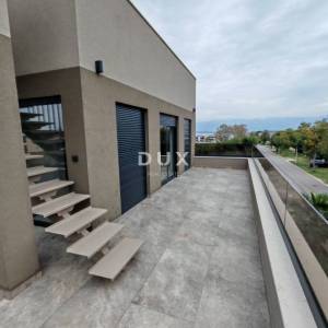 ZADAR, SABUNIKE - Moderan penthouse s pogledom na more! S8