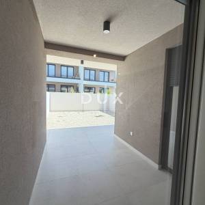 ZADAR, VRSI - NOVOGRADNJA! DVOETAŽNI STAN S VRTOM S2