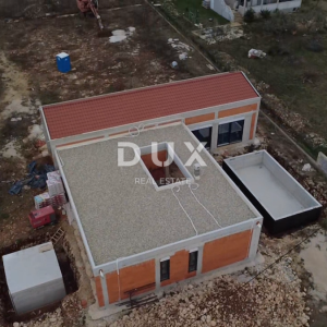 ZADAR, ZEMUNIK G. – Luksuzna moderna vila (B) prizemnica s bazenom