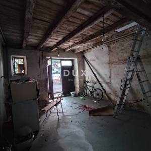 ZATON, ŠIBENIK - Kamena kuća prvi red do mora