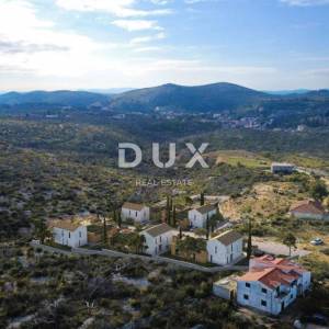 ZATON, ŠIBENIK - Kamena vila s bazenom i mediteranskim stilom
