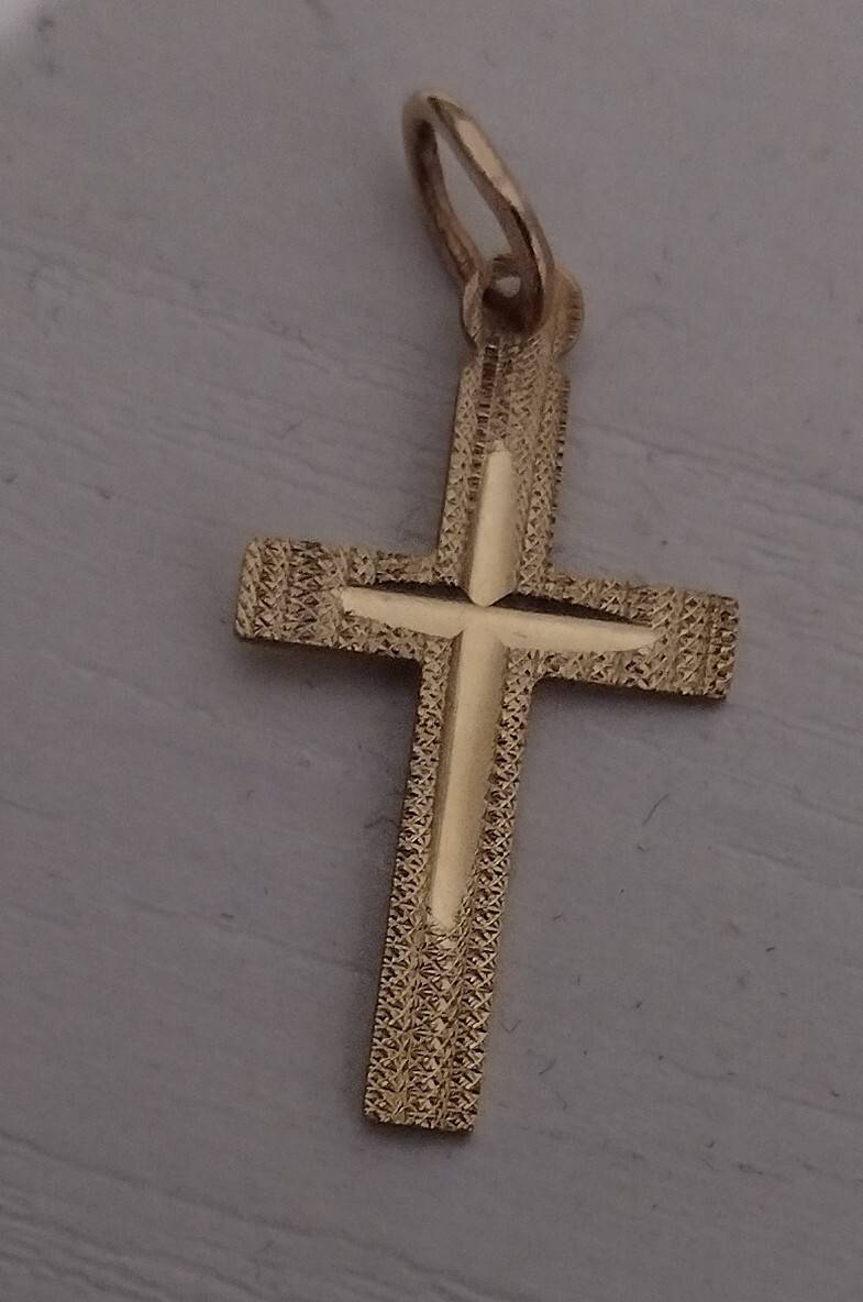 Zlatni privjesak križić 14 kt