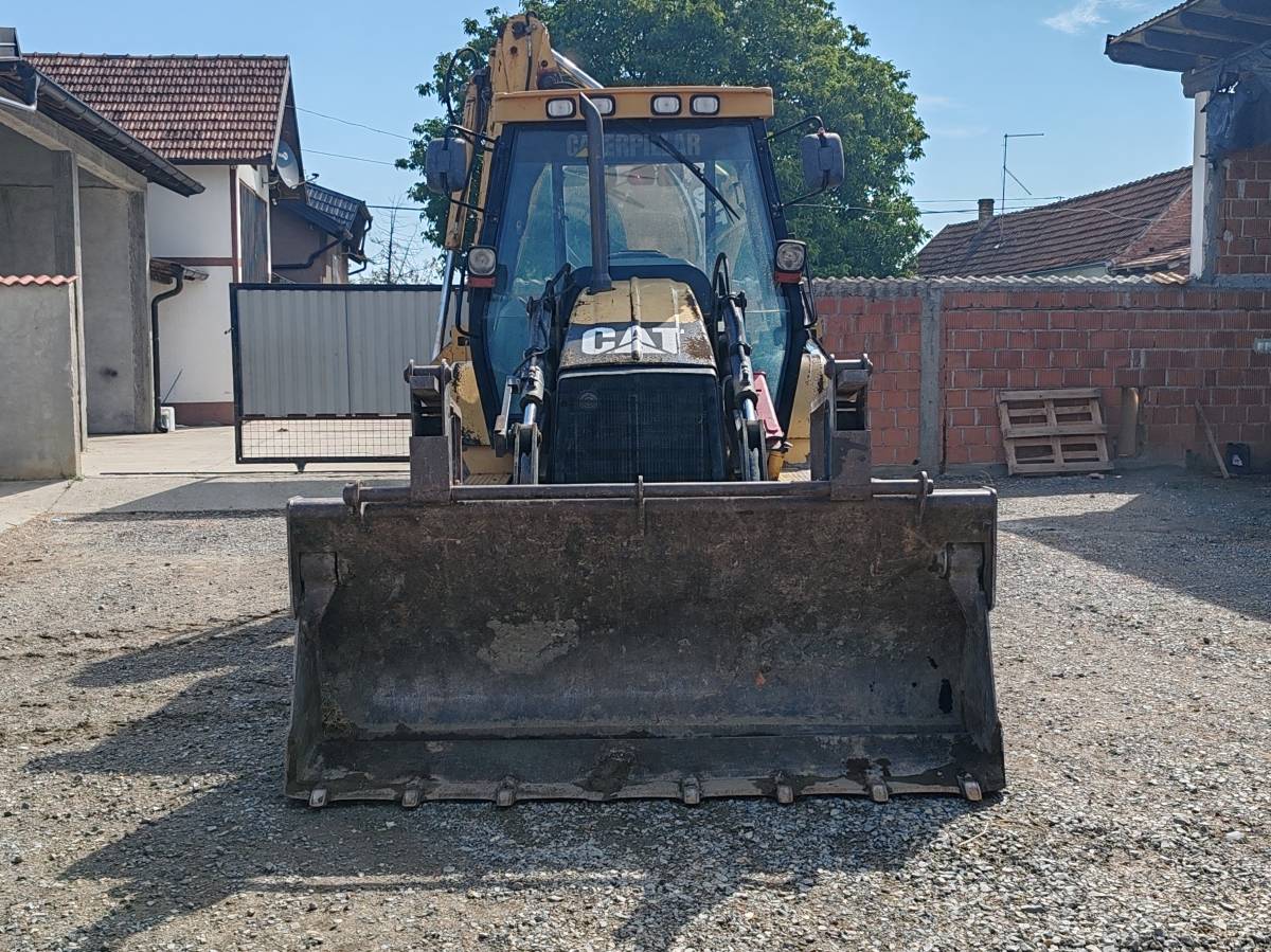 2004 CAT 428 d