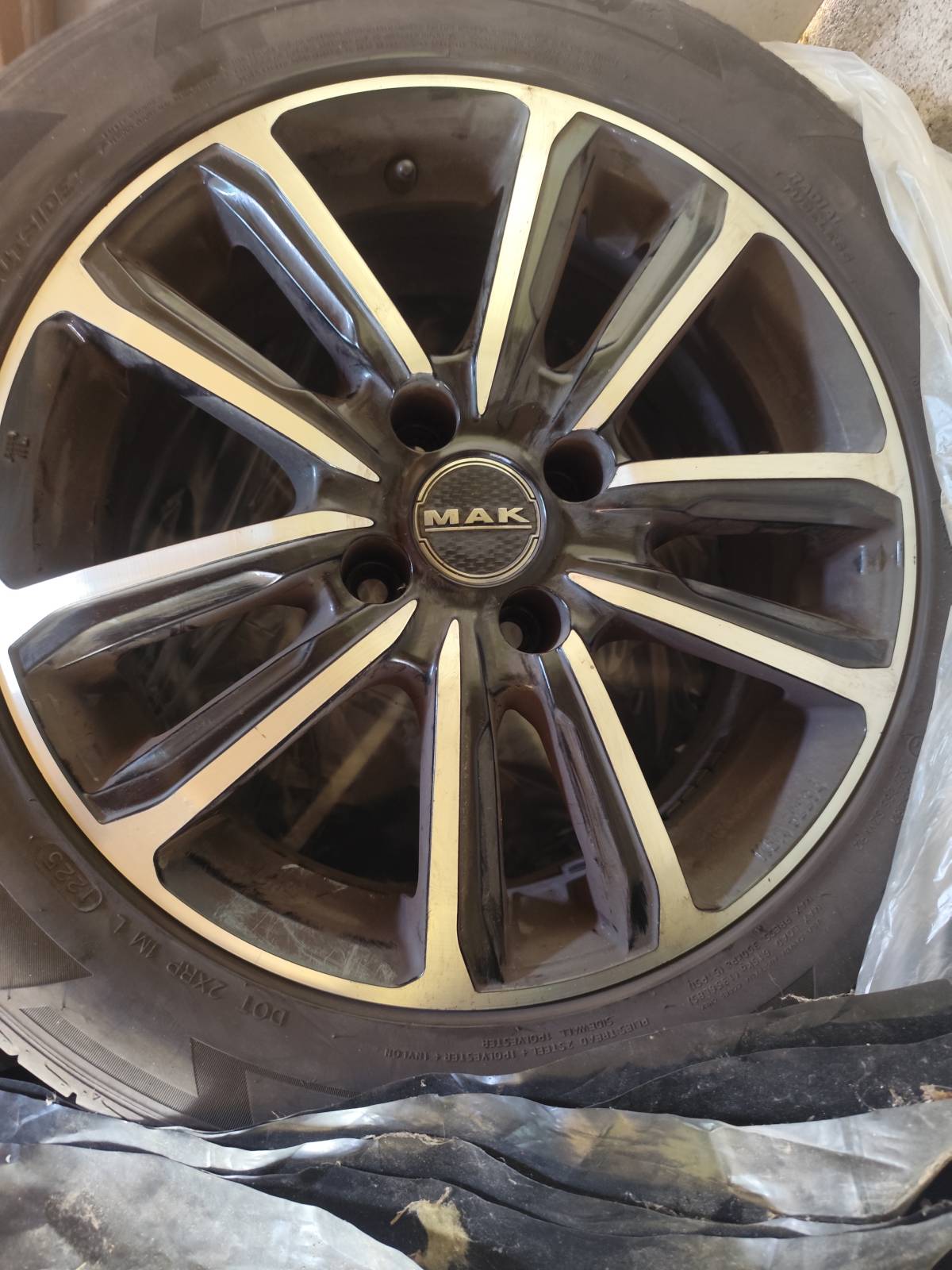 Alu felge sa gumama 16" 4x108 dot2025
