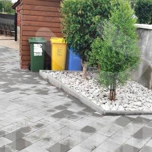 APARTMANSKA KUĆA SA 4 STANA I POGLEDOM NA MORE