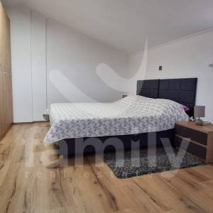 APARTMANSKA KUĆA SA 4 STANA I POGLEDOM NA MORE