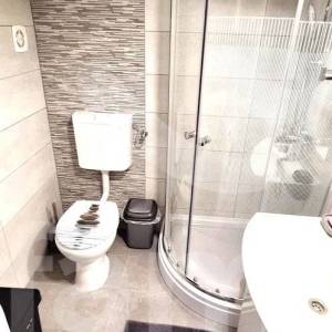 APARTMANSKA KUĆA SA 4 STANA I POGLEDOM NA MORE