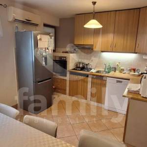 APARTMANSKA KUĆA SA 4 STANA I POGLEDOM NA MORE
