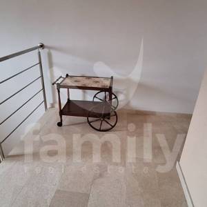 APARTMANSKA KUĆA SA 4 STANA I POGLEDOM NA MORE