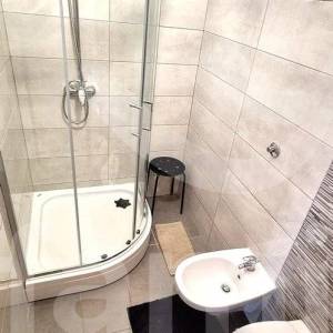 APARTMANSKA KUĆA SA 4 STANA I POGLEDOM NA MORE