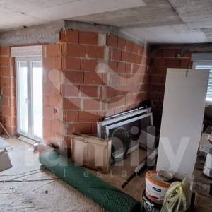 APARTMANSKA KUĆA SA 4 STANA I POGLEDOM NA MORE