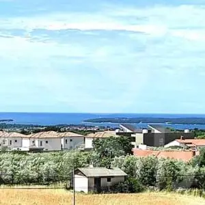 APARTMANSKA KUĆA SA 4 STANA I POGLEDOM NA MORE