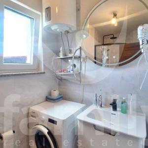 APARTMANSKA KUĆA SA BAZENOM BLIZU MORA
