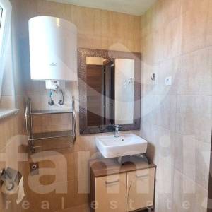 APARTMANSKA KUĆA SA BAZENOM BLIZU MORA