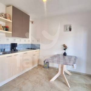 APARTMANSKA KUĆA SA BAZENOM BLIZU MORA