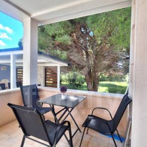 APARTMANSKA KUĆA SA BAZENOM BLIZU MORA