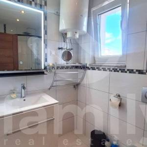 APARTMANSKA KUĆA SA BAZENOM BLIZU MORA