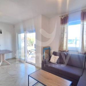 APARTMANSKA KUĆA SA BAZENOM BLIZU MORA
