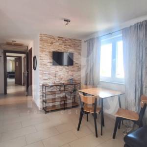 APARTMANSKA KUĆA SA BAZENOM BLIZU MORA