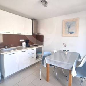 APARTMANSKA KUĆA SA BAZENOM BLIZU MORA