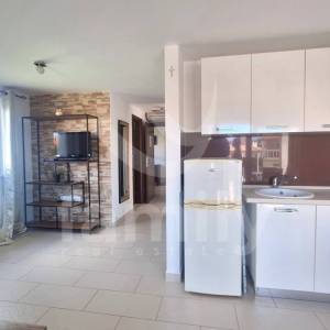 APARTMANSKA KUĆA SA BAZENOM BLIZU MORA