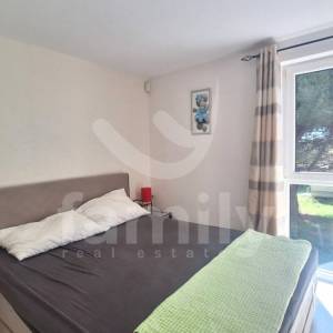 APARTMANSKA KUĆA SA BAZENOM BLIZU MORA