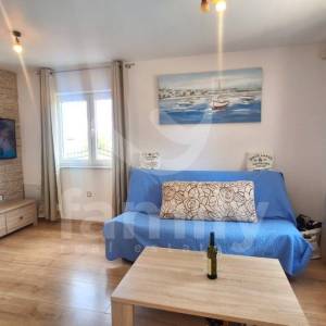 APARTMANSKA KUĆA SA BAZENOM BLIZU MORA