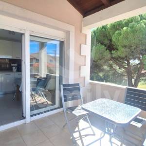 APARTMANSKA KUĆA SA BAZENOM BLIZU MORA
