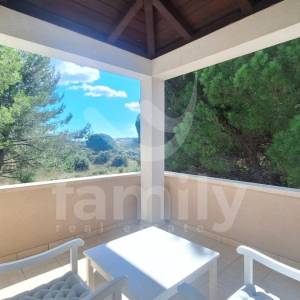 APARTMANSKA KUĆA SA BAZENOM BLIZU MORA