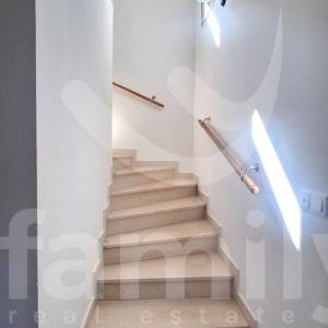 APARTMANSKA KUĆA SA BAZENOM BLIZU MORA