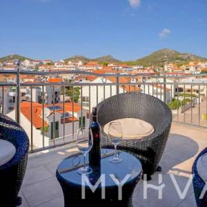 Apartmanska kuća u gradu Hvaru